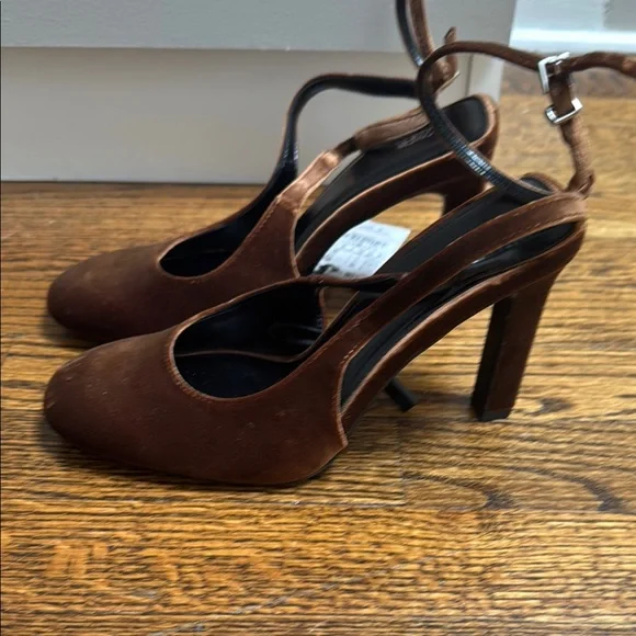 Elegant Brown Women's Heels - Picture 4 of 6